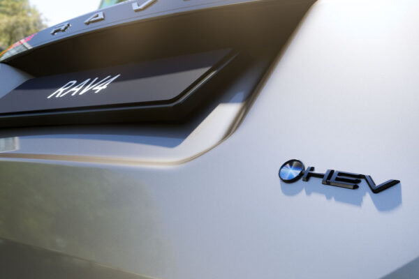 Untitled-2_0000_RAV4_053b_HEV_26