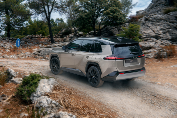 Untitled-3_0000_RAV4_0013_PHEV_26_WEB-600x400 (1) Untitled-3_0000_RAV4_0013_PHEV_26_WEB-600x400 (1)